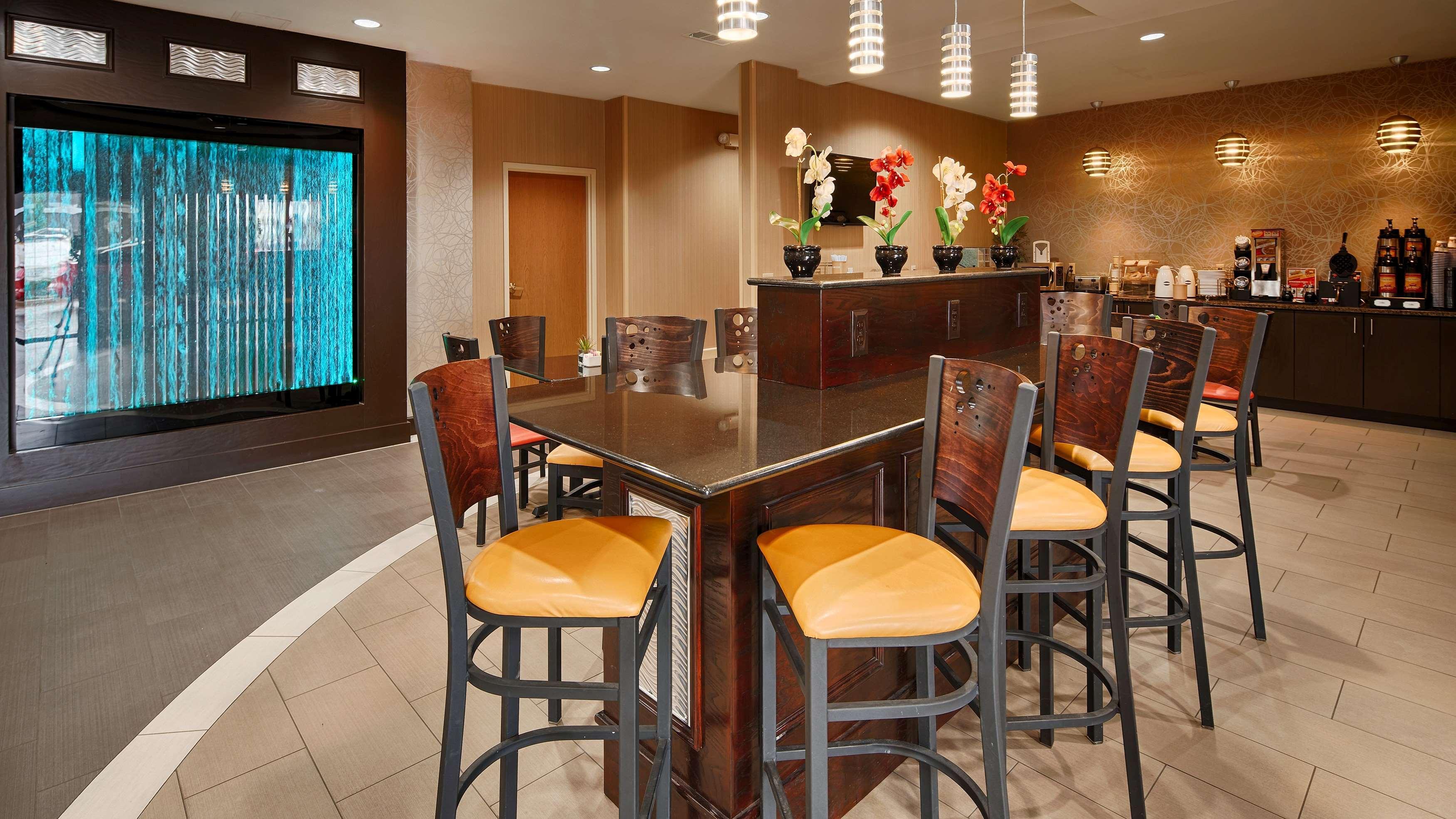 Best Western Plus Denton Inn & Suites Ngoại thất bức ảnh